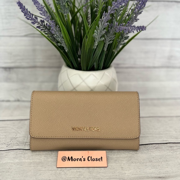 Michael Kors Handbags - 🦋Michael Kors Trifold Wallet
